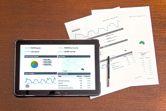 laptop analytics chart business